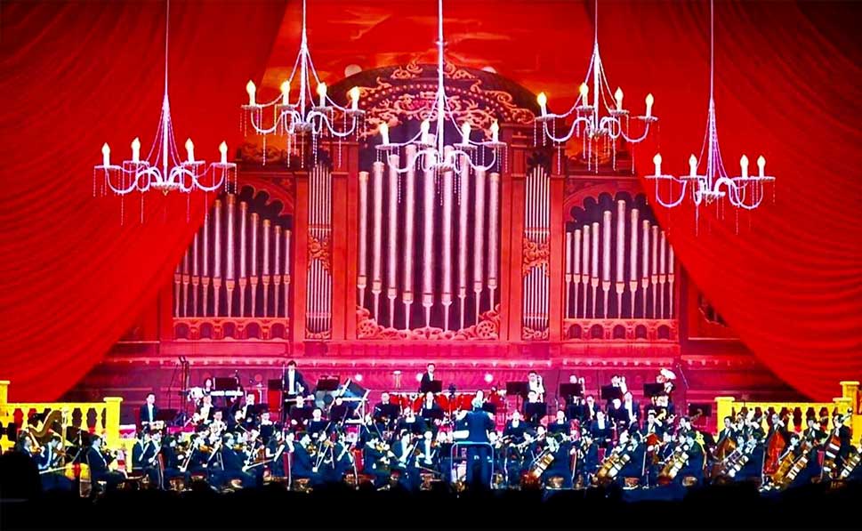 Friedrich Pfeiffer dirigiert Neujahrskonzert in der Großen Halle des Volkes in Peking mit dem Beijing Symphony Orchestra