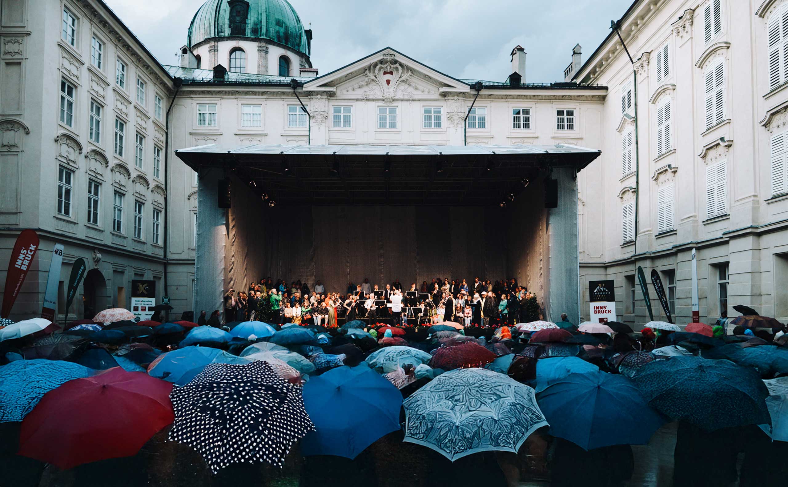 Philharmonic Generations Vienna bei den Innsbrucker Promenadenkonzerten 2025 im Hof der Kaiserlichen Hofburg Innsbruck