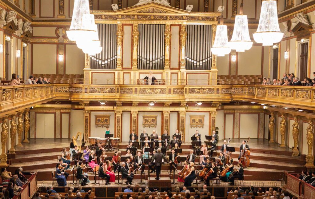 Wiener Neujahrskonzert mit Werken der Strauß-Dynastie in festlicher Atmosphäre
